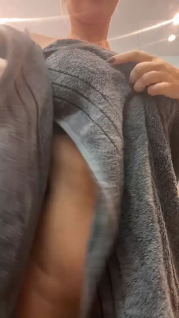 sexy foto nr. 2 von 💦 Frisch aus der Dusche und nur für dich! 💦
