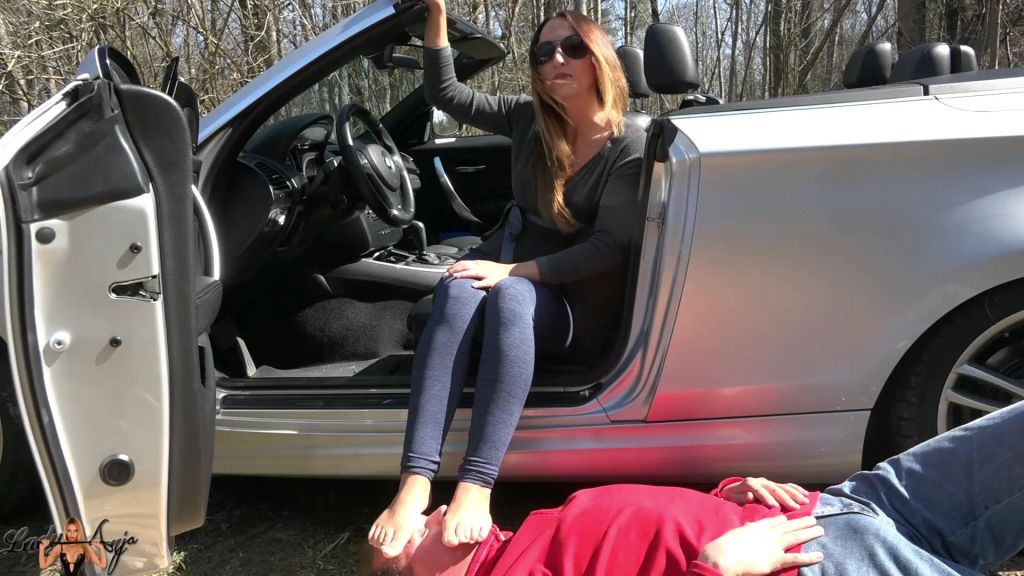 sexy foto nr. 7 von Fußabtreter: Mitten in die Fresse