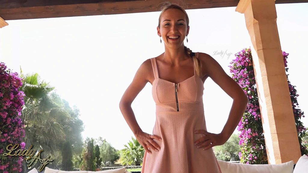 sexy foto nr. 10 von Trister und eintöniger Büroalltag? Heute NICHT!