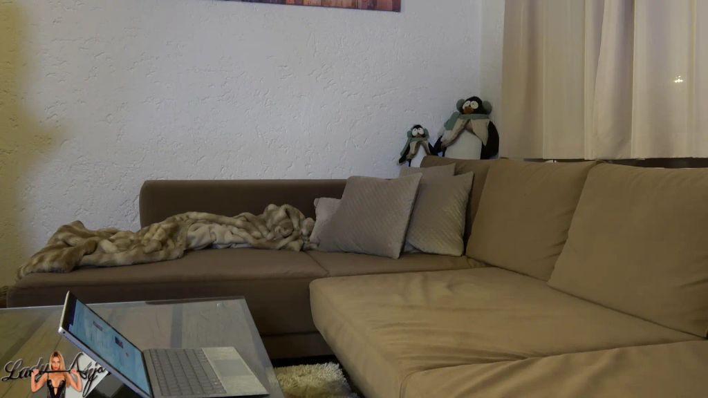 sexy foto nr. 8 von Kontofick extrem: Versicherungsauslöse gekrallt!