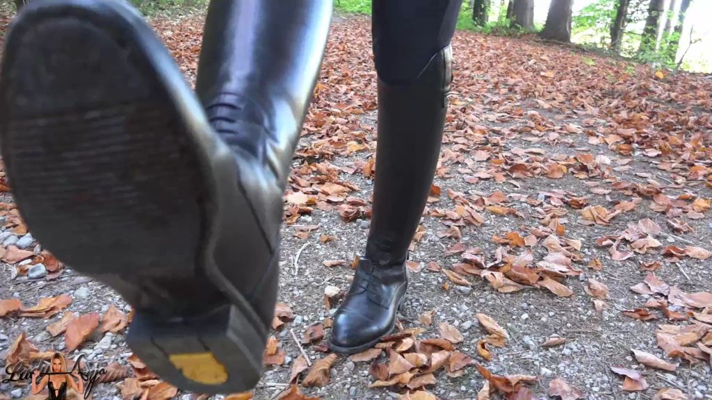 Vorschaubild 9 zum Video „Geil auf Leder-Reitstiefel?“
