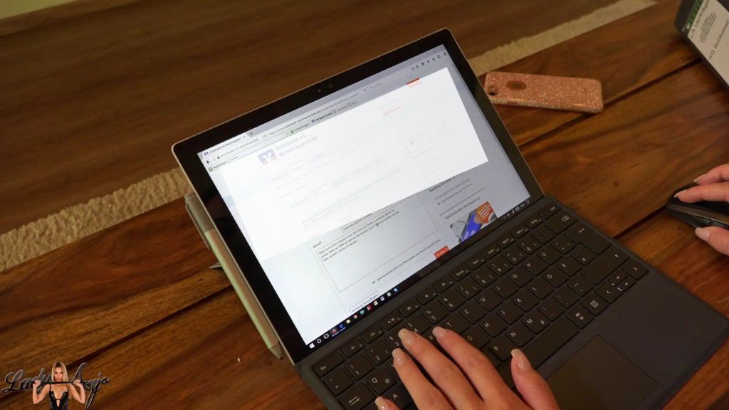 Vorschaubild 2 zum Video „Kontoübernahme - Tatsachen einer perfekten Erziehung“