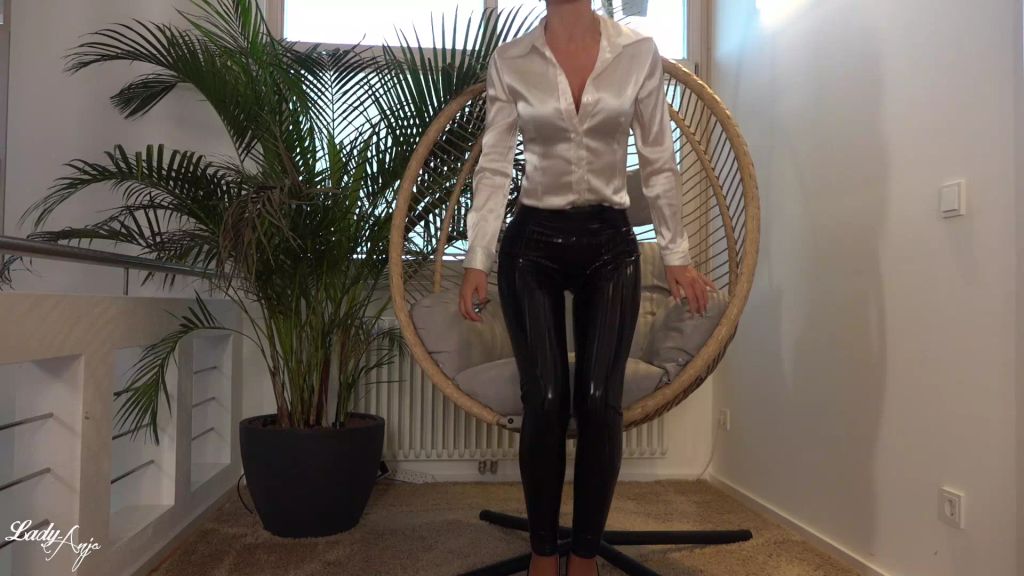 sexy foto nr. 4 von Heute wird unterschrieben!