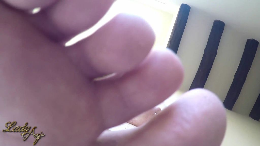 sexy foto nr. 3 von Giantess - Von meinen Füßen zerquetscht