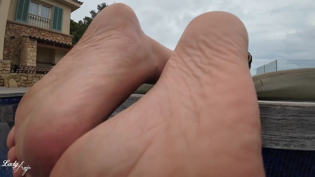 sexy foto nr. 7 von Ich stopf dir dein Maul, Fußfotze!