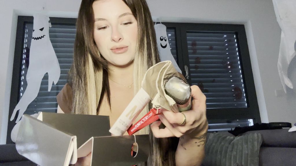 sexy foto nr. 6 von Toytest Deluxe ESKALIERT! Pussy läuft komplett aus !