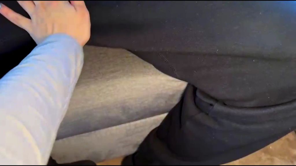 sexy foto nr. 3 von OMG Perverser Passant hilff beim Christbaum tragen