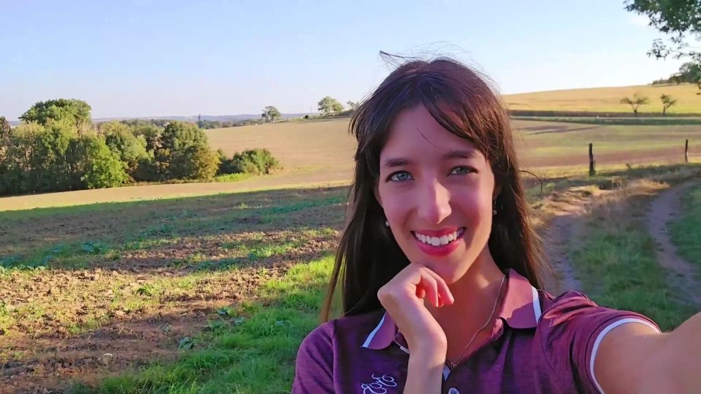 Vorschaubild 2 zum Video „Ich musste es einfach tun! Outdoor Blase enleert!“