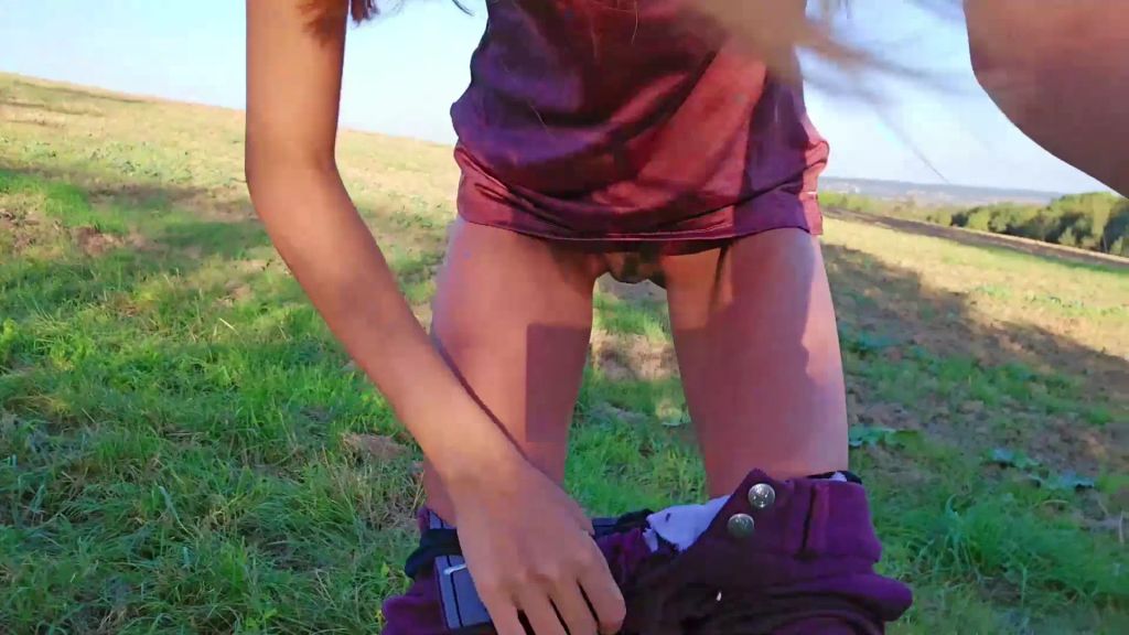 Vorschaubild 6 zum Video „Ich musste es einfach tun! Outdoor Blase enleert!“