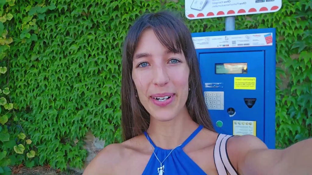 Vorschaubild 1 zum Video „Der günstigste Blowjob auf VX? Ein Blowjob für einen Strafzettel!“