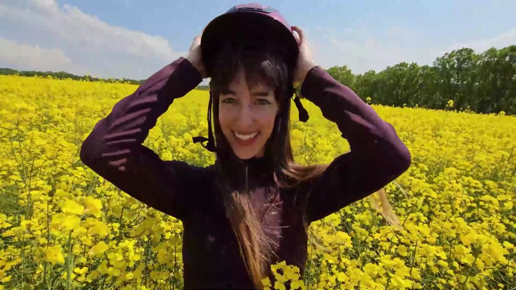 Vorschaubild 4 zum Video „Pferdemädchen in Not! Hat er mich ausgenutzt?“