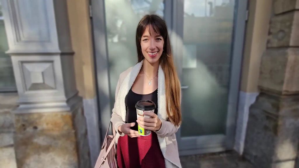 Vorschaubild 2 zum Video „Wenn das SEINE ELTERN sehen! Vom dreisten Fan erkannt“
