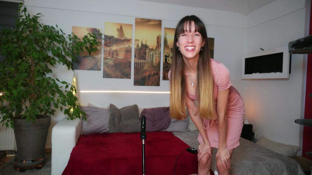 Vorschaubild 1 zum Video „Extreme Penetration! Plug und Fickmaschine gleichzeitig!“