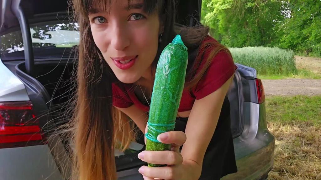 Vorschaubild 5 zum Video „Stiefvater zwingt mich?! Hab eine Wette verloren und muss Gemüse besorgen!“