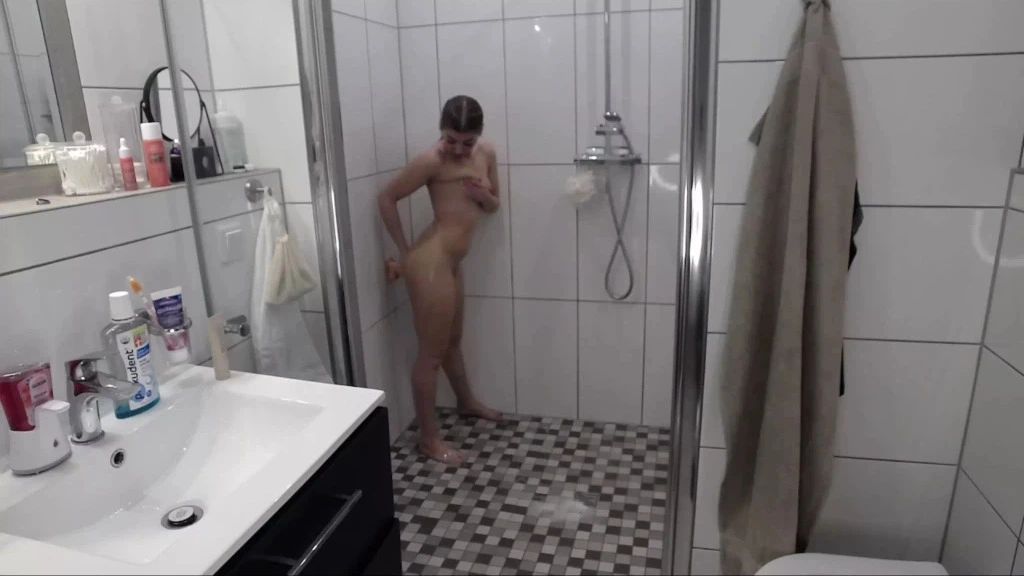 sexy foto nr. 10 von Eine heiße Dusche nach dem missglückten Date