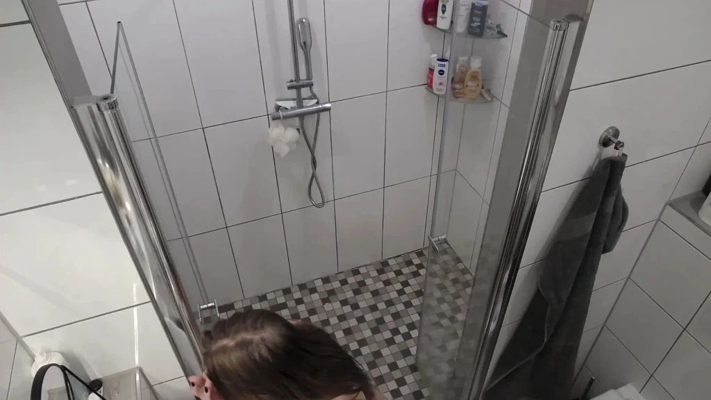 Heimlich in der Dusche gefilmt worden