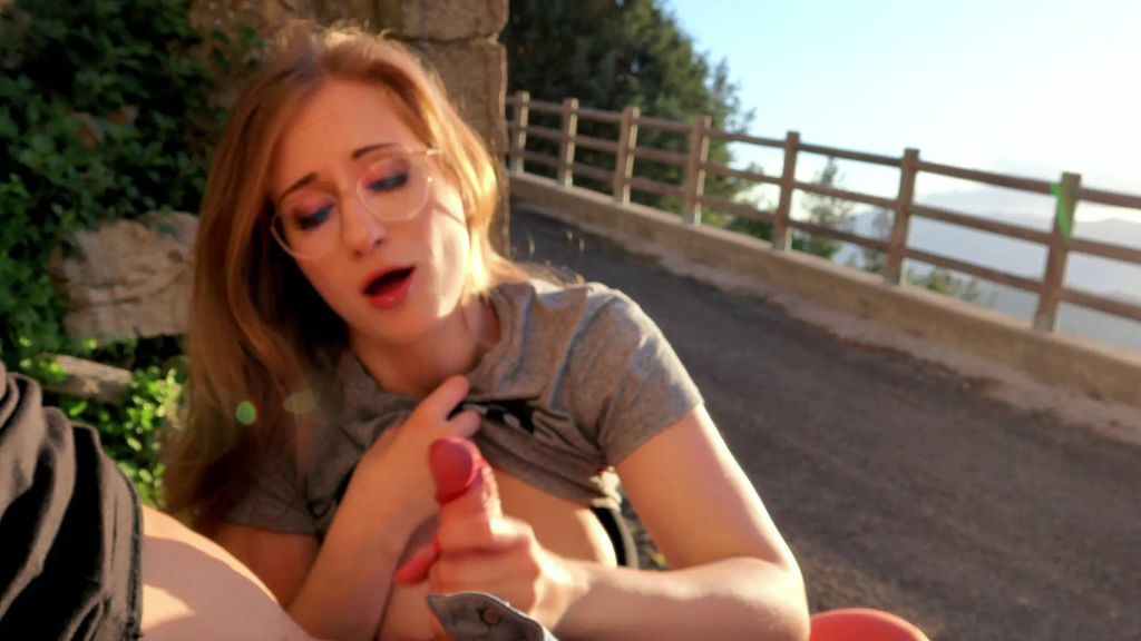 Vorschaubild 9 zum Video „Schmecken Italiener anders?! Ich hole mir seine Crema!“
