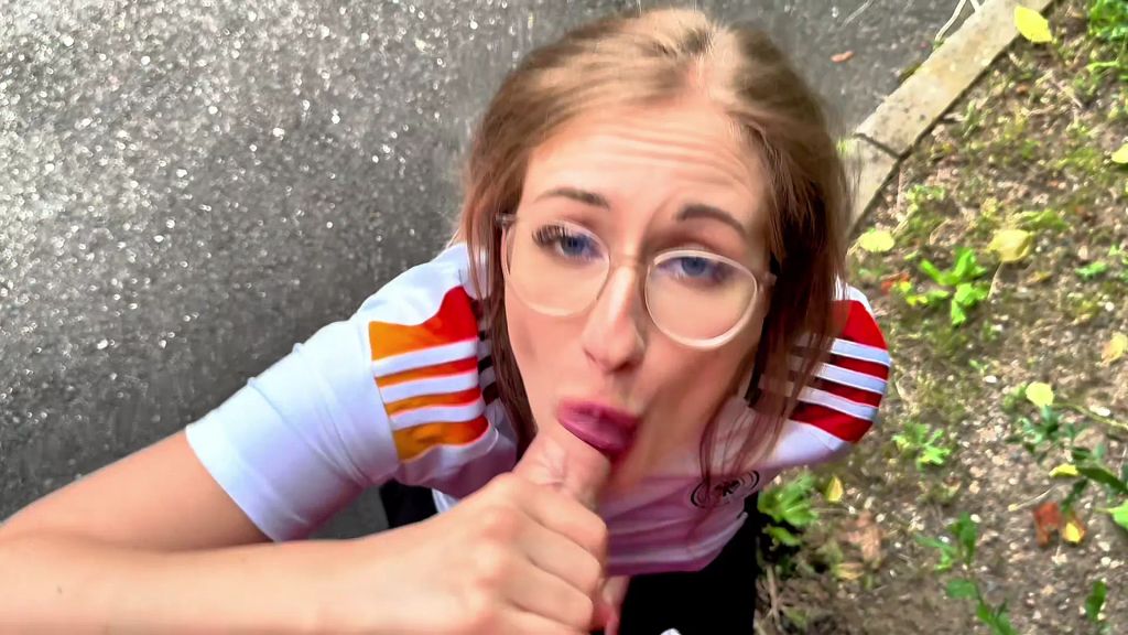 Vorschaubild 6 zum Video „2:0 nach Public Viewing - ich blase einfach weiter!“