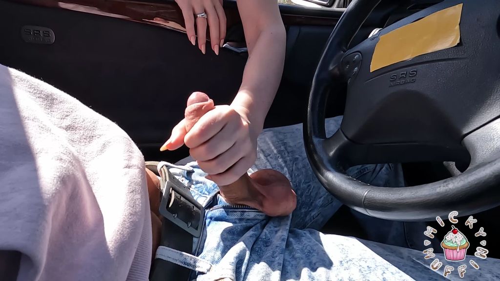 sexy foto nr. 3 von Parkplatzluder mein erster Auto Fick