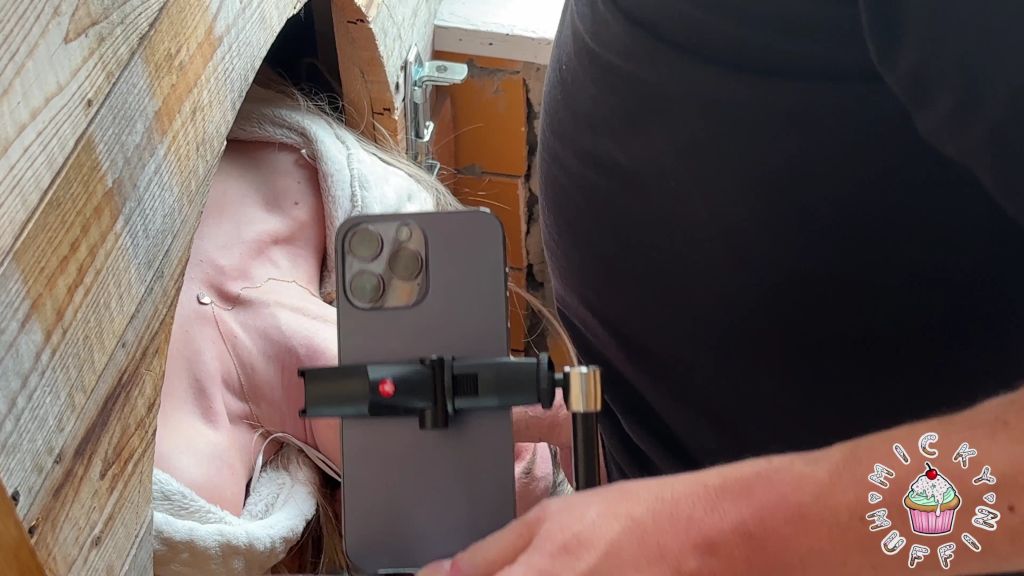 sexy foto nr. 1 von Mein erstes Mal in einer Fickbox