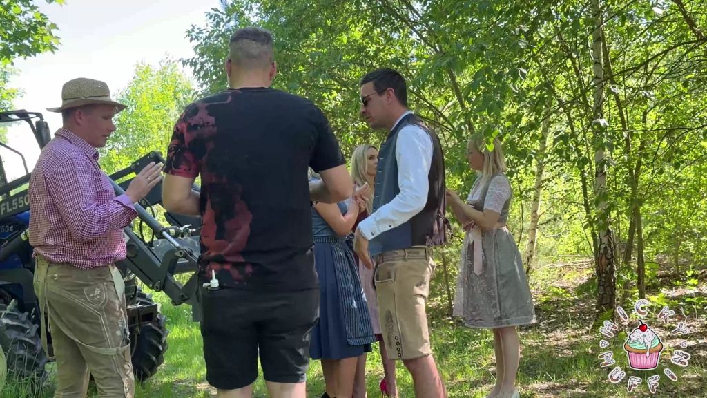sexy foto nr. 1 von BEHIND THE SCENES – Hinter den Kulissen beim Dirndeldreh!