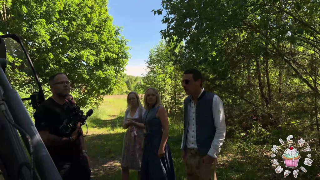 sexy foto nr. 2 von BEHIND THE SCENES – Hinter den Kulissen beim Dirndeldreh!