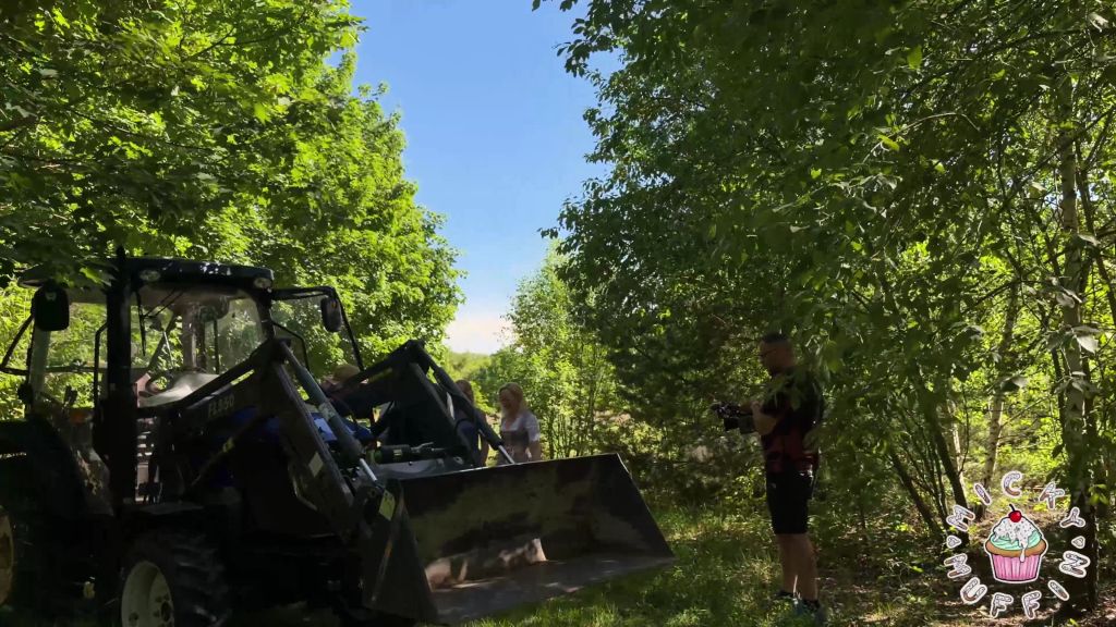 sexy foto nr. 3 von BEHIND THE SCENES – Hinter den Kulissen beim Dirndeldreh!