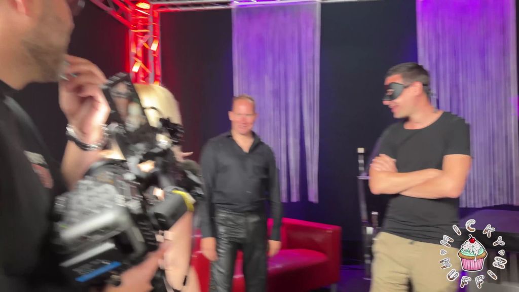 Vorschaubild 1 zum Video „BEHIND THE SCENES beim Dreh im Swingerclub“