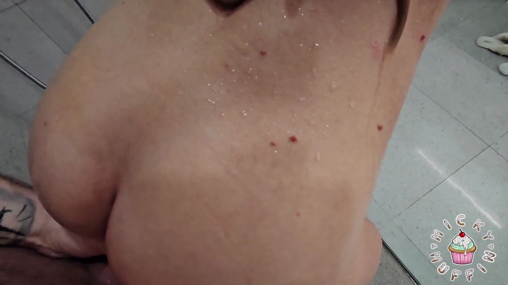 sexy foto nr. 6 von UNCUT – F*cken in der Dusche!