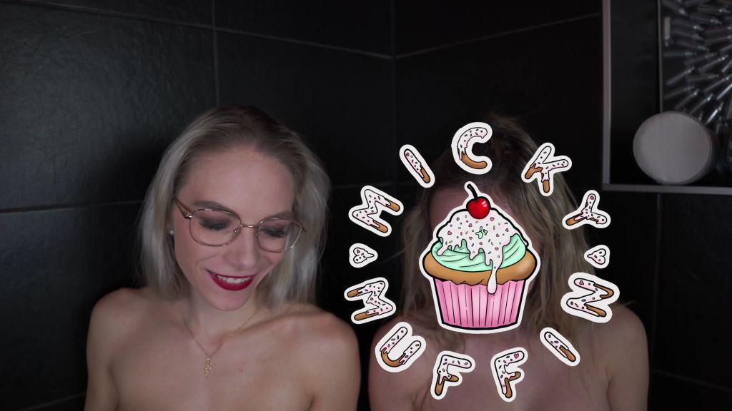 sexy foto nr. 1 von Synchronpissen mit Vivi Vallentine