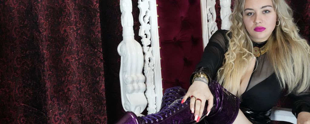 landscape image of Queen-of-BDSM