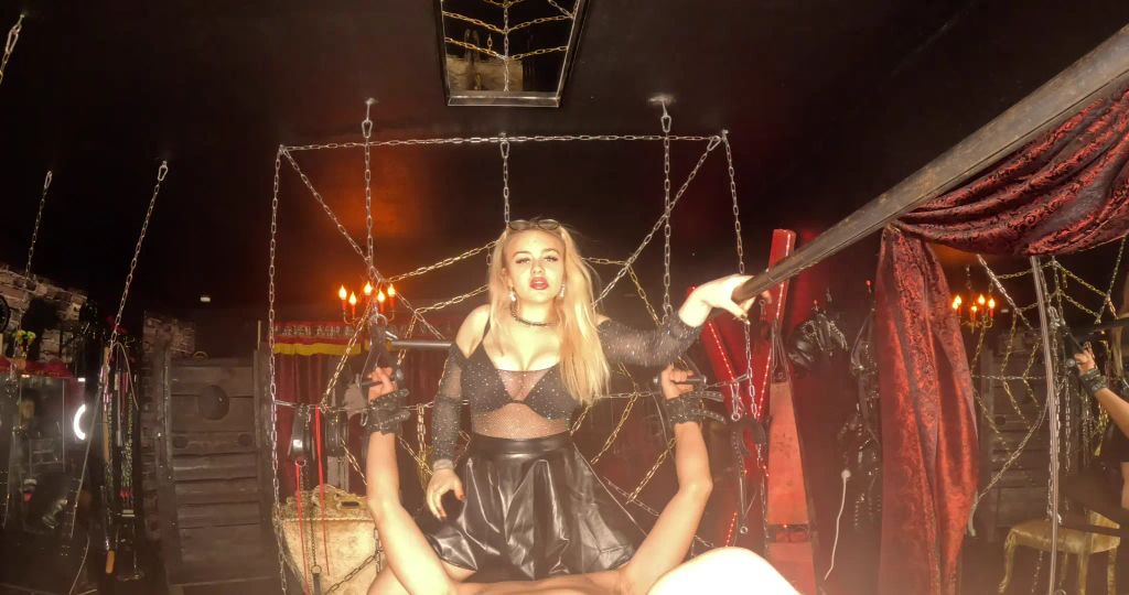 sexy foto nr. 3 von Ich piss der Latex-Sau in Mund!