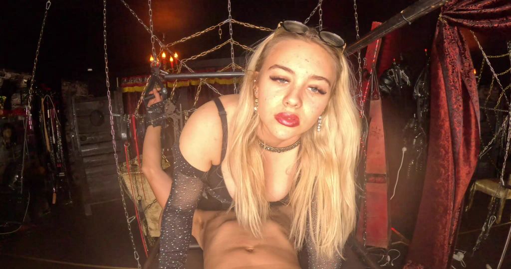 sexy foto nr. 4 von Ich piss der Latex-Sau in Mund!