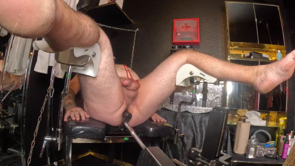 sexy foto nr. 4 von Gnadenloser Fickmaschinen-Arschfick + spritzen unter Zwang!