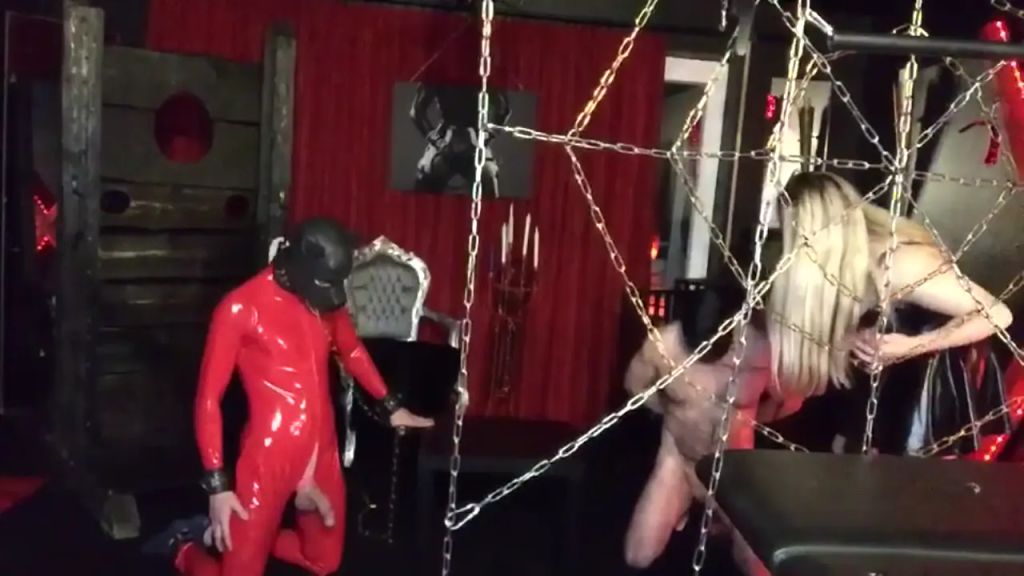 sexy foto nr. 4 von Wettkampf welcher Loser hält mehr aus für seine Herrin?