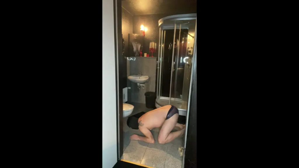 sexy foto nr. 1 von Heute wirst du zu meinem Putzsklaven erzogen!