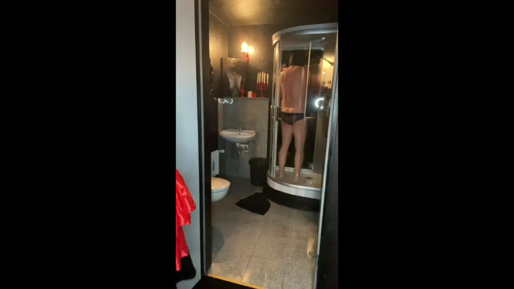 sexy foto nr. 8 von Heute wirst du zu meinem Putzsklaven erzogen!