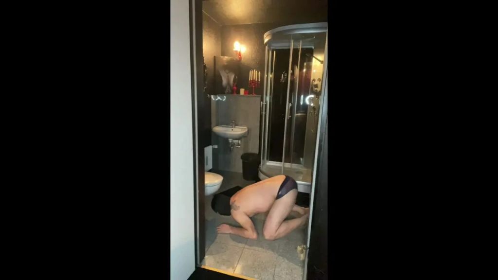 sexy foto nr. 10 von Heute wirst du zu meinem Putzsklaven erzogen!