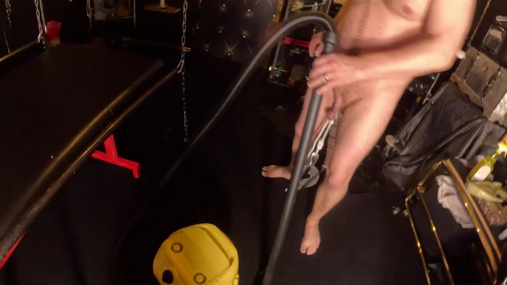 sexy foto nr. 4 von Beim Staubsaugen zieh ich dir die Eichel lang!
