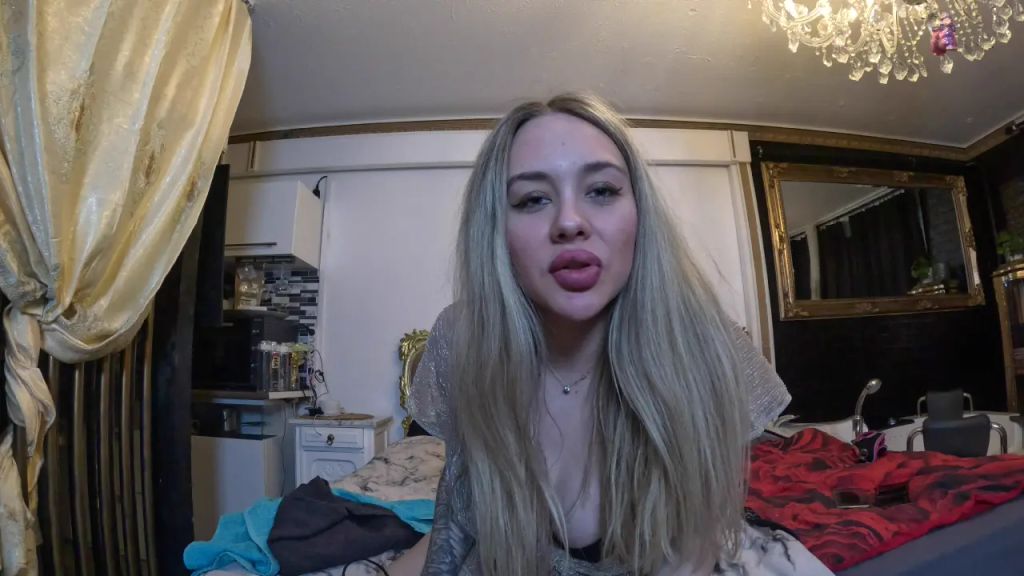 sexy foto nr. 2 von Schau wie ich in meinen Stiefel-Heels ordentlich abpisse!