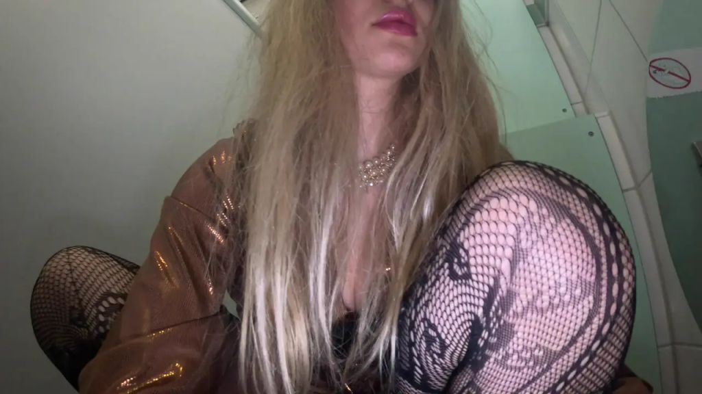 sexy foto nr. 8 von Mein geilster Piss auf der öffentlichen Toilette!