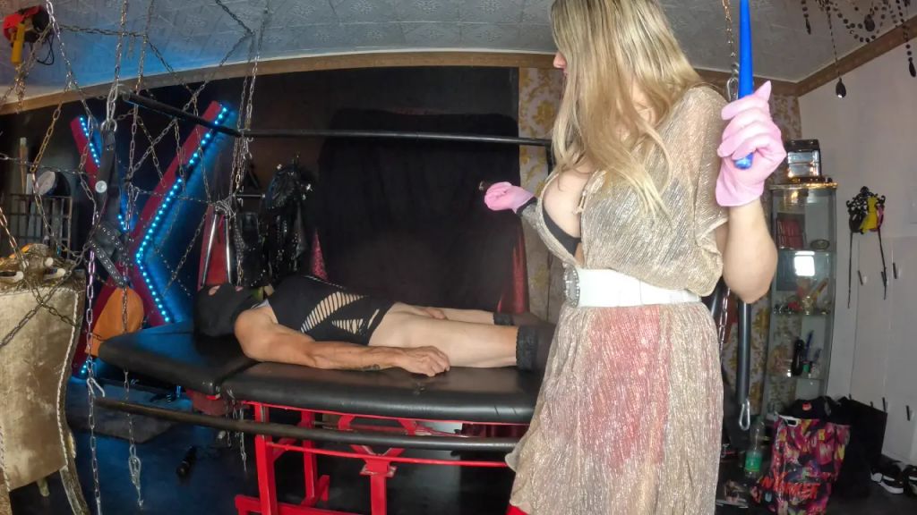 sexy foto nr. 1 von Deine Herrin lässt deine Arschfotze erleuchten!