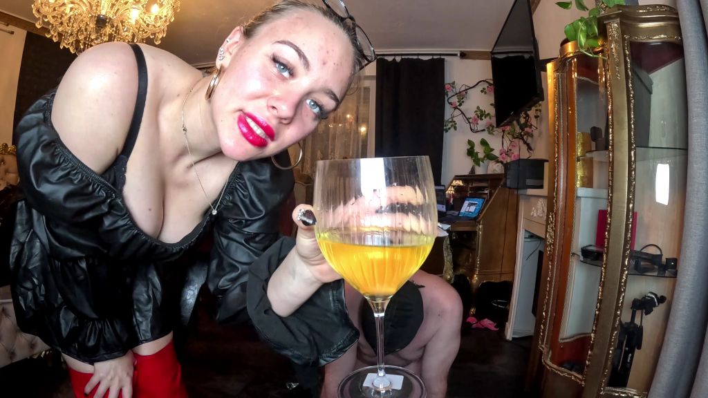 sexy foto nr. 9 von Sauf meinen göttlichen Natursekt aus dem Glas