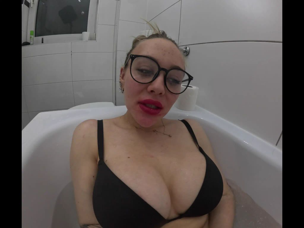 sexy foto nr. 1 von Fußgöttin gibt Wichsanleitung in der Badewanne!