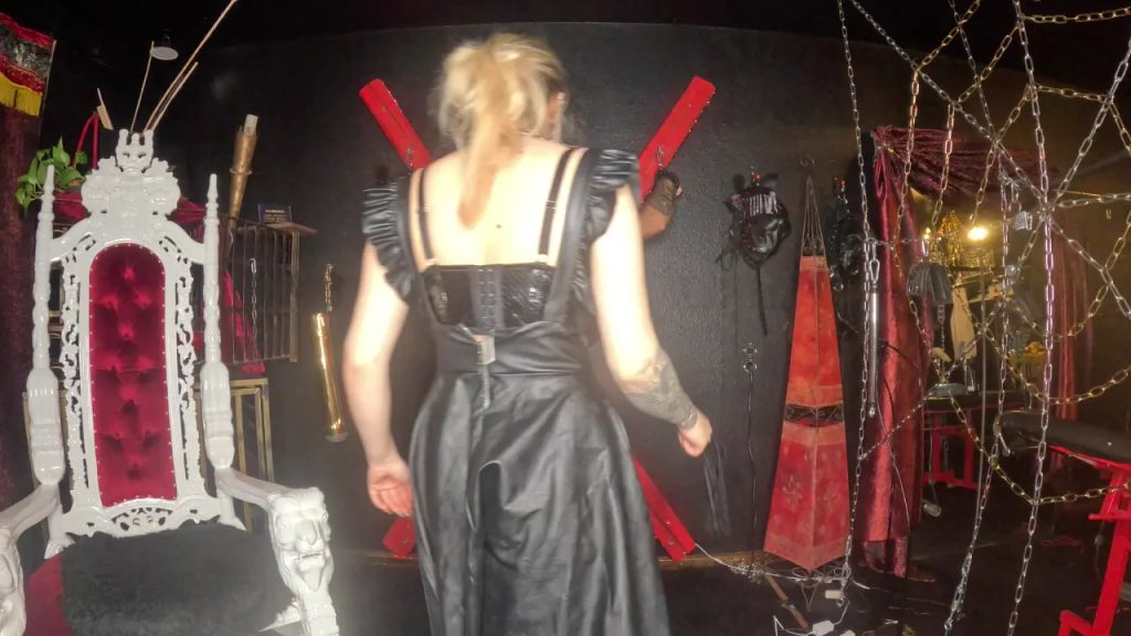 sexy foto nr. 2 von Auspeitschung+Wichsanleitung am Andreaskreuz!
