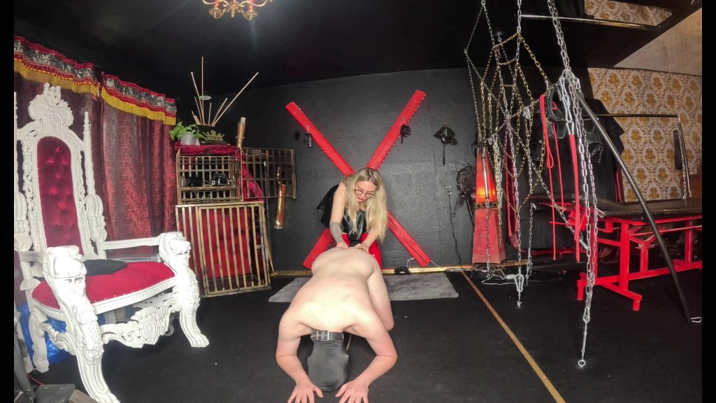 Vorschaubild 9 zum Video „Jungfrau ArschfotzenSklave im DominaStudio! Gehst du auch al“
