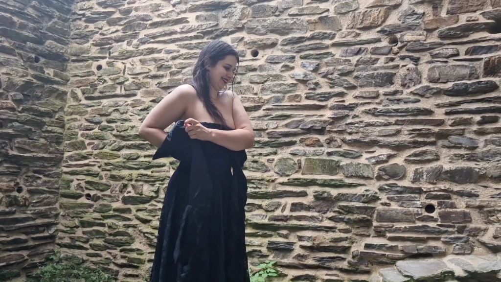 sexy foto nr. 3 von ein Squirtendes Burgfräulein und der junge Ritter