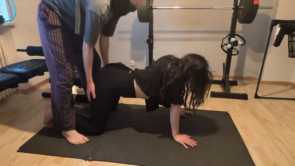 Vorschaubild zum Video „GYMFUCK EXTREME - TEACHER FUCKED ME IN YOGA SESSION“ von Jenna sxy 19