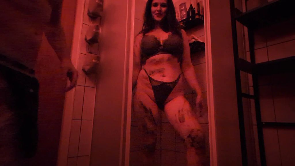 Vorschaubild 1 zum Video „POV FUCK ExTREME EDITION mit DUSCHSPA? nach schlammparty“