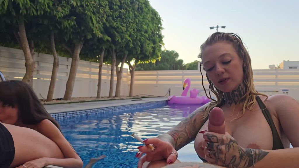sexy foto nr. 7 von Poolabend eskaliert! 2 blanke Schwänze für 2 gierige Fotzen